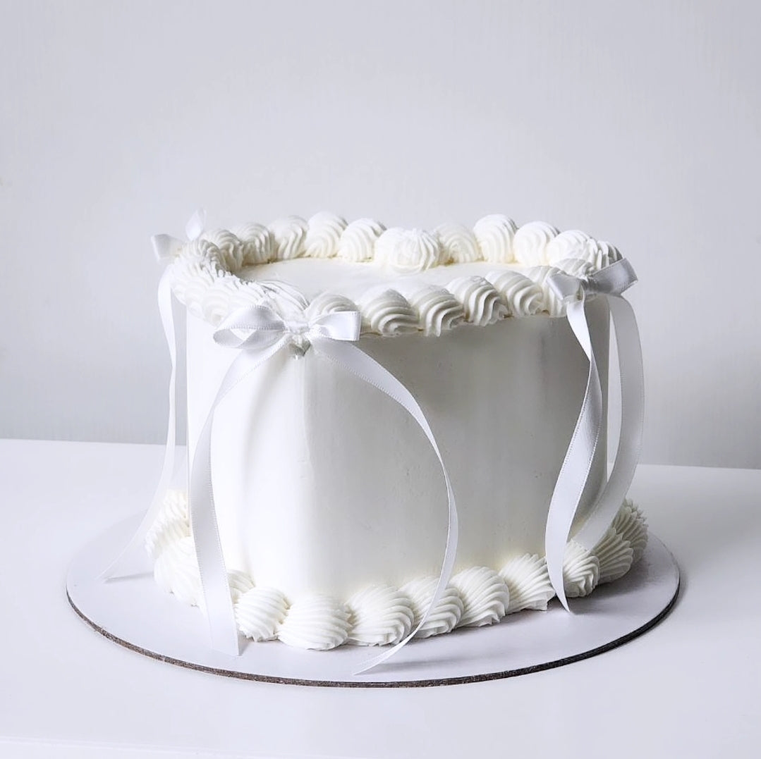 Classic Heart Cake (white)