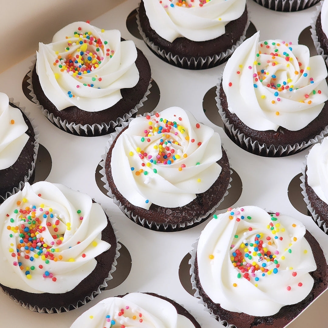 Swirl Sprinkle Cupcakes (White)